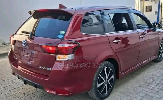Toyota Corolla Fielder 1.5 Hybrid FWD 2018 Red