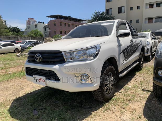 Toyota Hilux 2016 Off white