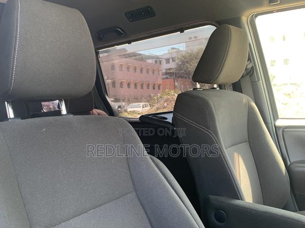 Toyota Esquire 2.0 FWD (7 seater) 2017 Purple