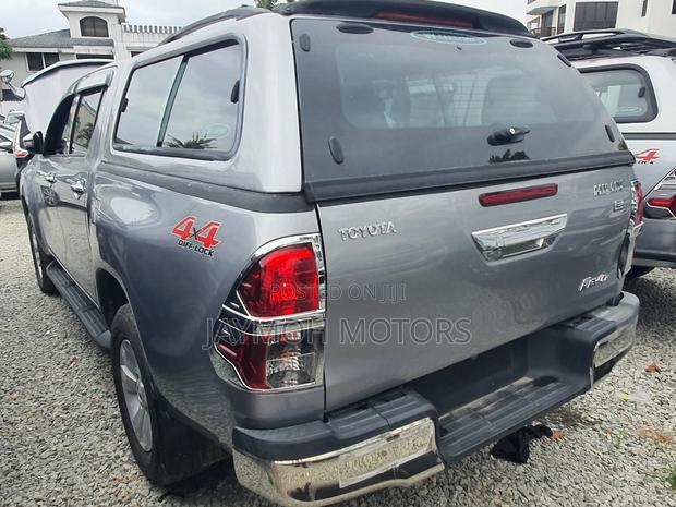 Toyota Hilux 2018 Silver