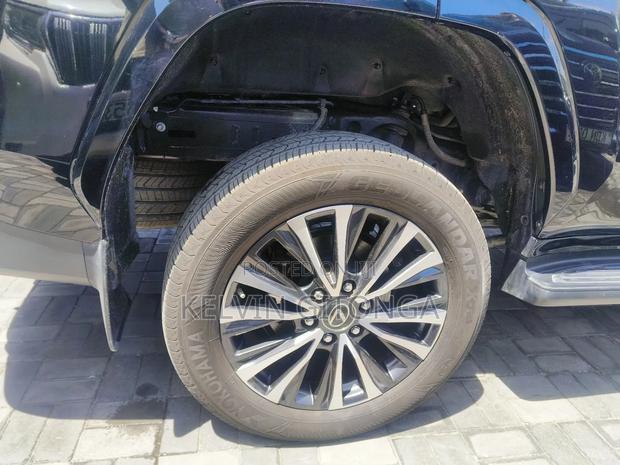 Lexus LX 2018 Black