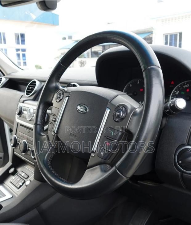 Land Rover Discovery 2017 White