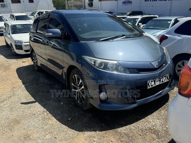 Toyota Estima 2012 Gray