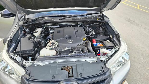 Toyota Hilux 2023 Gray