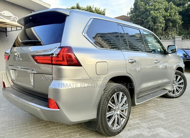Lexus LX 570 AWD 2017 Gold
