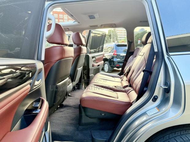 Lexus LX 570 AWD 2017 Gold