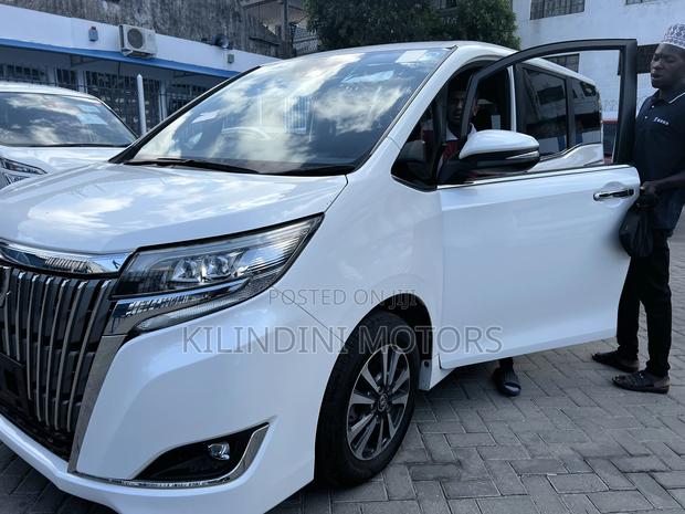 Toyota Esquire 2018 White