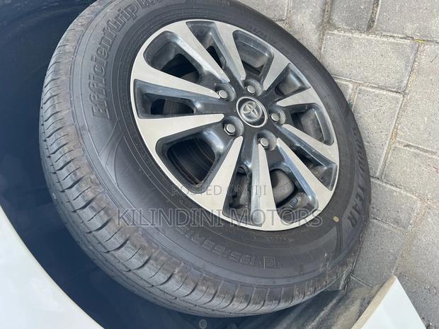 Toyota Esquire 2018 White