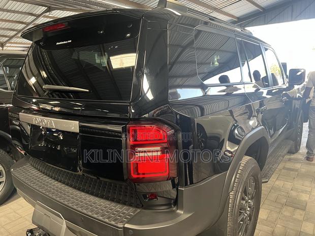 Toyota Land Cruiser Prado 2023 Black