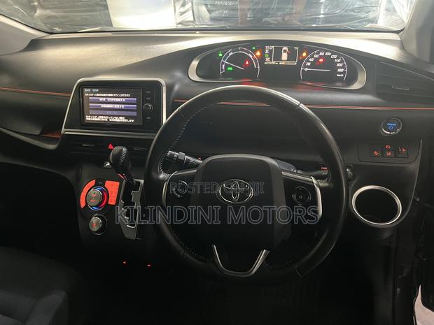 Toyota Sienta 2017 Black