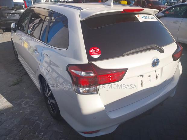 Toyota Corolla Fielder 1.5 Hybrid FWD 2017 White