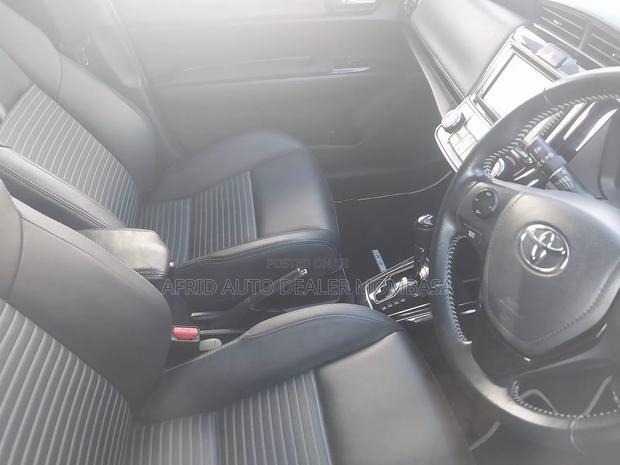 Toyota Corolla Fielder 1.5 Hybrid FWD 2017 White