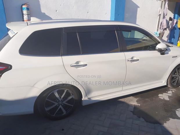 Toyota Corolla Fielder 1.5 Hybrid FWD 2017 White
