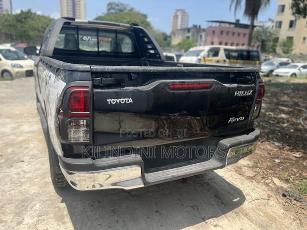Toyota Hilux 2018 Black