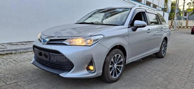 Toyota Corolla Fielder 1.5 Hybrid FWD 2018 Silver