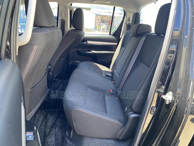 Toyota Hilux 2021 Black
