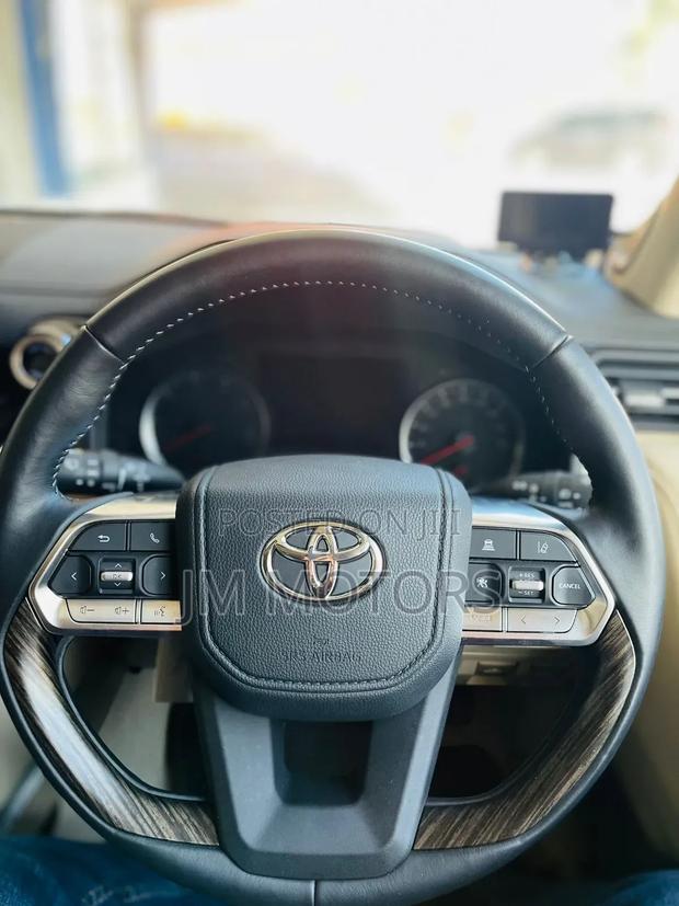Toyota Land Cruiser 2022 White