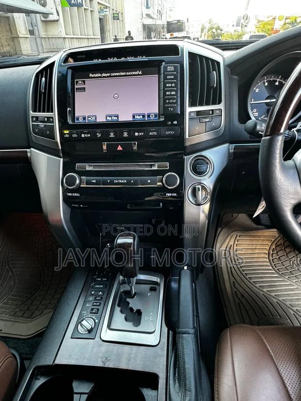 Toyota Land Cruiser 2016 Black