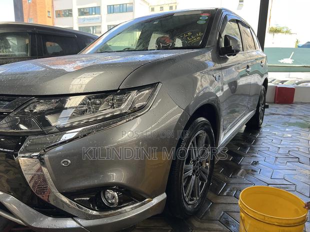 Mitsubishi Outlander 2019 Silver