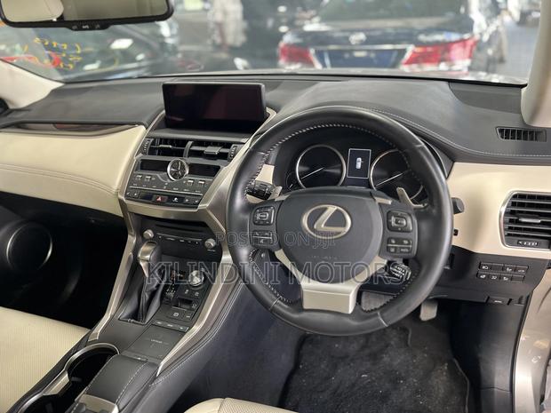 Lexus NX 2018 Gold