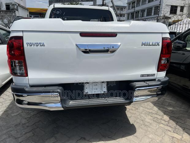 Toyota Hilux 2018 White