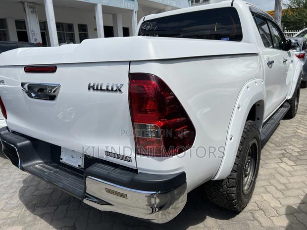 Toyota Hilux 2018 White