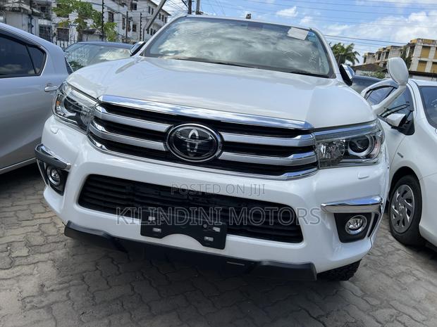 Toyota Hilux 2018 White