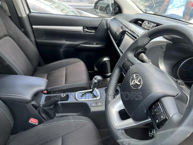 Toyota Hilux 2018 White