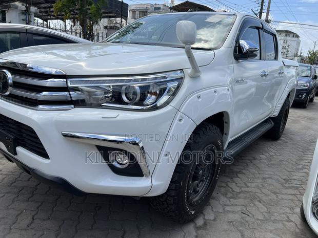 Toyota Hilux 2018 White