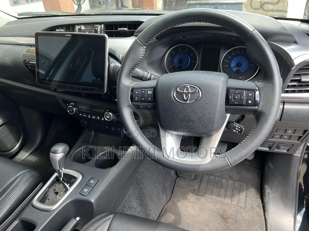 Toyota Hilux 2018 Black