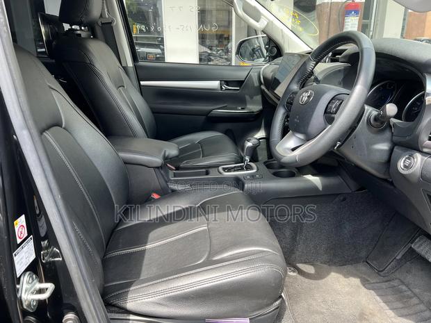 Toyota Hilux 2018 Black
