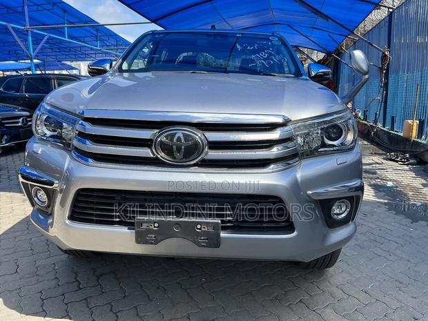 Toyota Hilux 2018 Silver