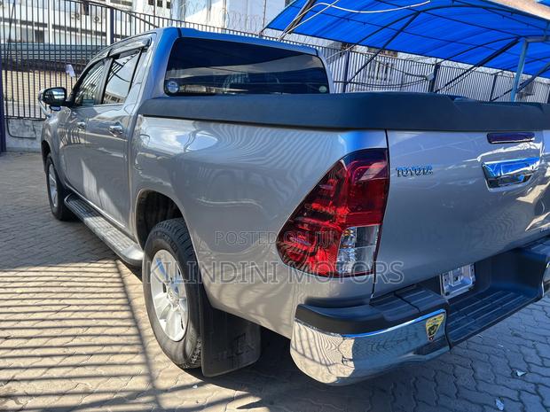 Toyota Hilux 2018 Silver