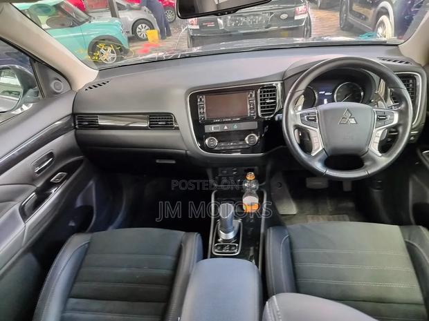 Mitsubishi Outlander 2017 Gray