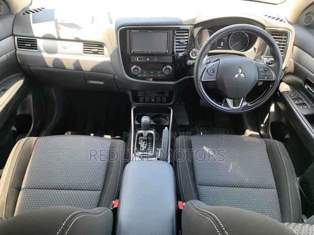 Mitsubishi Outlander ES FWD 2017 Gold