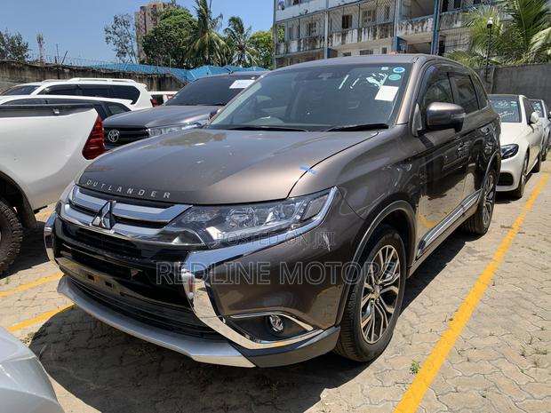 Mitsubishi Outlander ES FWD 2017 Gold