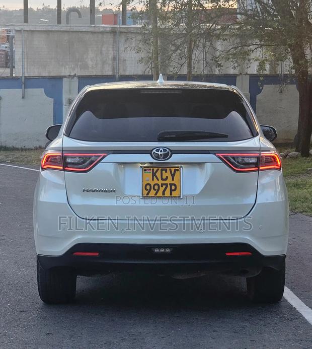 Toyota Harrier 2.0 2014 White