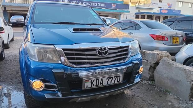 Toyota Hilux 2015 Blue