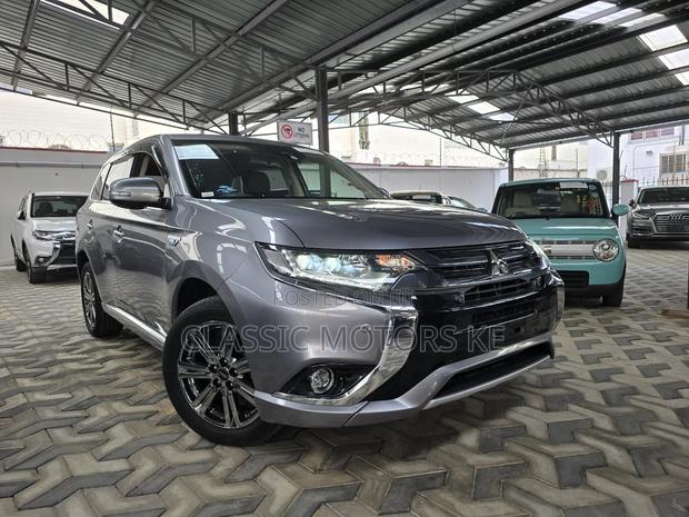 Mitsubishi Outlander 2.4 PHEV AWD 2018 Silver