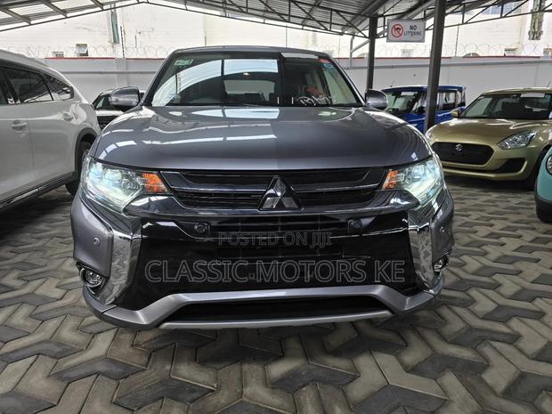 Mitsubishi Outlander 2.4 PHEV AWD 2018 Silver