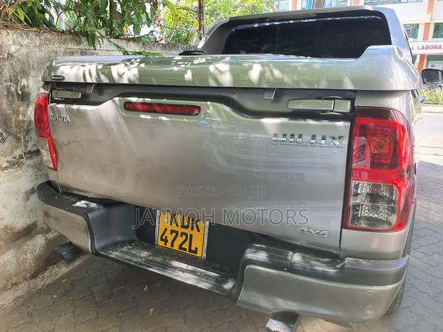 Toyota Hilux 2019 Silver