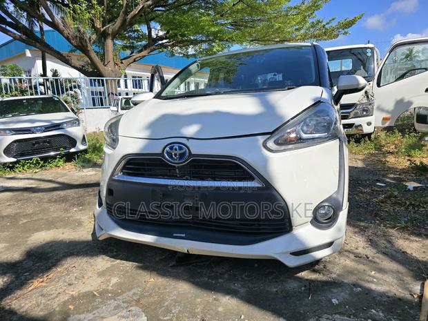 Toyota Sienta 1.5 Hybrid FWD (6-seater) 2018 White