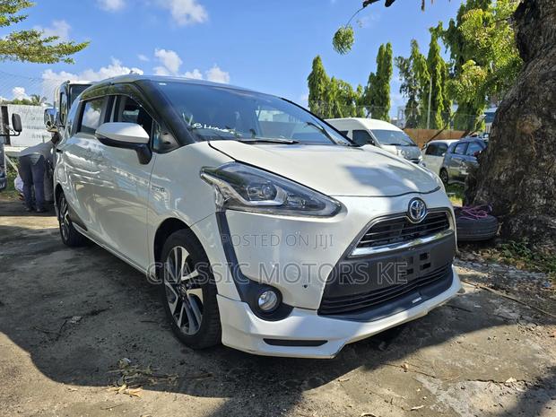 Toyota Sienta 1.5 Hybrid FWD (6-seater) 2018 White