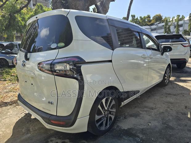 Toyota Sienta 1.5 Hybrid FWD (6-seater) 2018 White