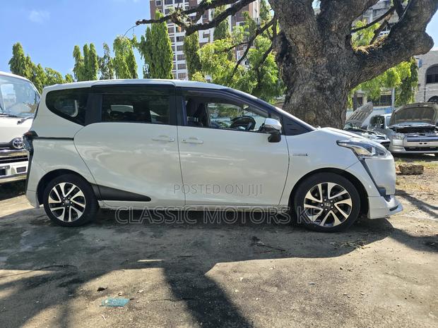 Toyota Sienta 1.5 Hybrid FWD (6-seater) 2018 White
