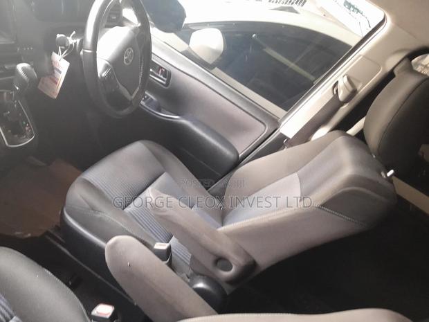 Toyota Voxy 2016 White