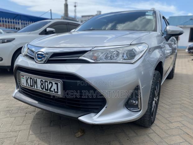 Toyota Corolla Fielder 1.5 Hybrid FWD 2016 Silver