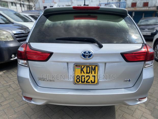 Toyota Corolla Fielder 1.5 Hybrid FWD 2016 Silver