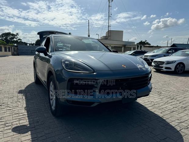 Porsche Cayenne S AWD 2019 Blue