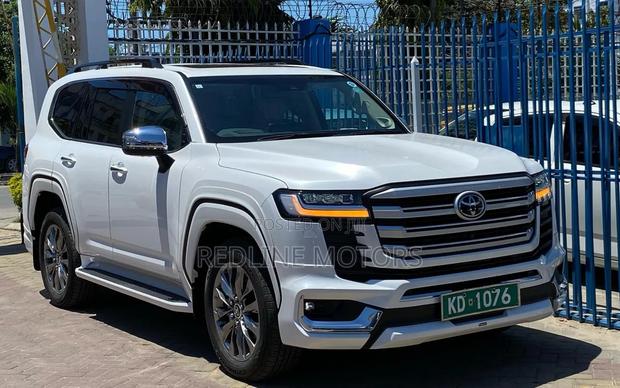 Toyota Land Cruiser Prado 2022 White